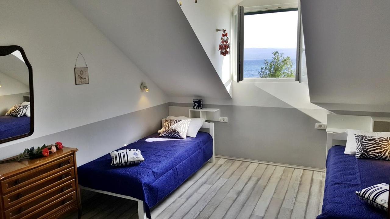 Apartments By The Sea Krilo Jesenice, Omis - 15145 Jesenice  Kültér fotó