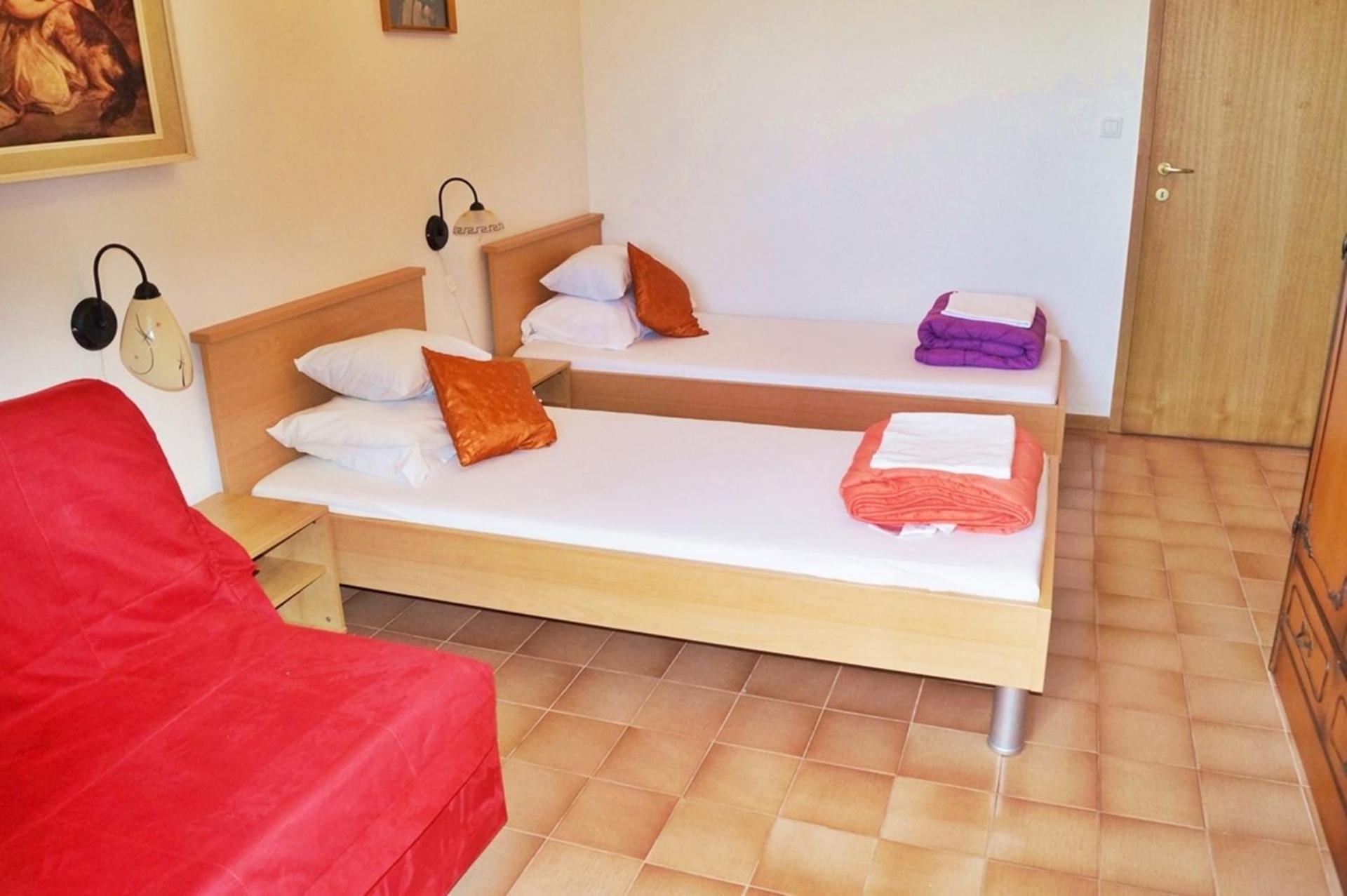 Apartments By The Sea Krilo Jesenice, Omis - 15145 Jesenice  Szoba fotó